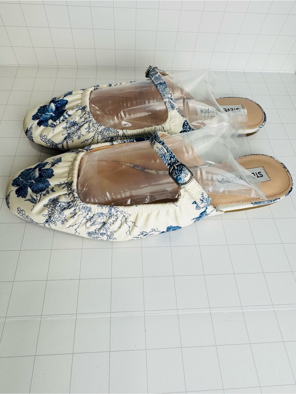Steve Madden Cream and Blue Floral Mary Jane Flats - Picture 3 of 7